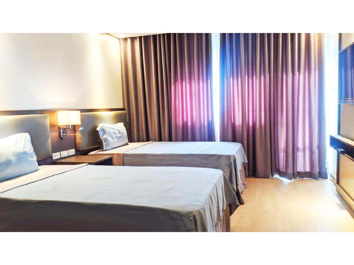 Capital O 804 The Residences At Bonifacio Civic Center Manille Extérieur photo