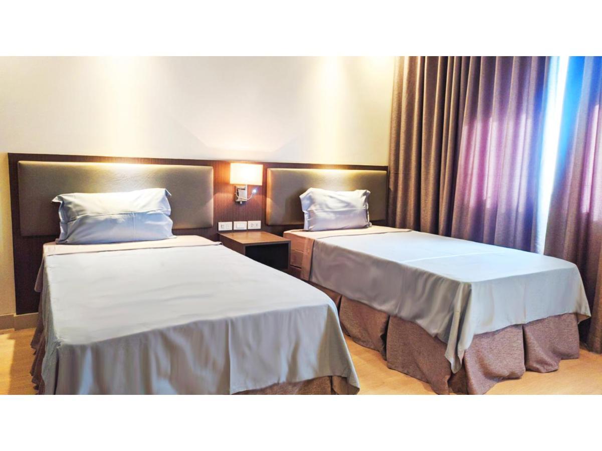 Capital O 804 The Residences At Bonifacio Civic Center Manille Extérieur photo