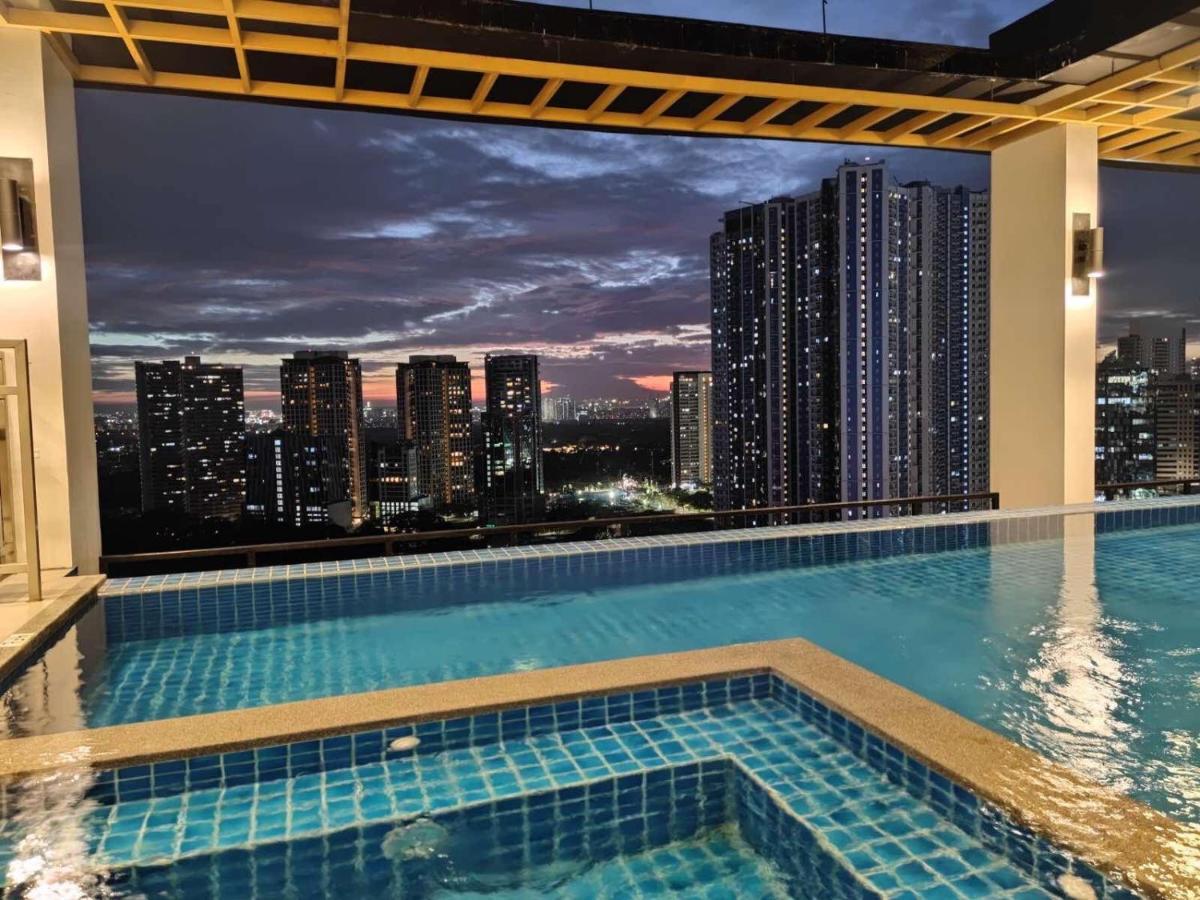 Capital O 804 The Residences At Bonifacio Civic Center Manille Extérieur photo